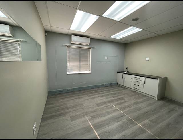265M² OFFICE TO LET IN BRYANSTON